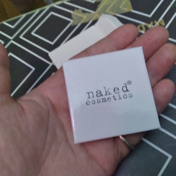 Naked cosmetics single shadow in Mother nature 05 - Picture 3 of 3